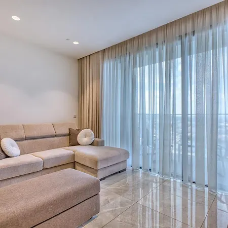 New To The Matket - 19th Floor In The Prestigious Mercury Tower By Sf Homes Διαμέρισμα *